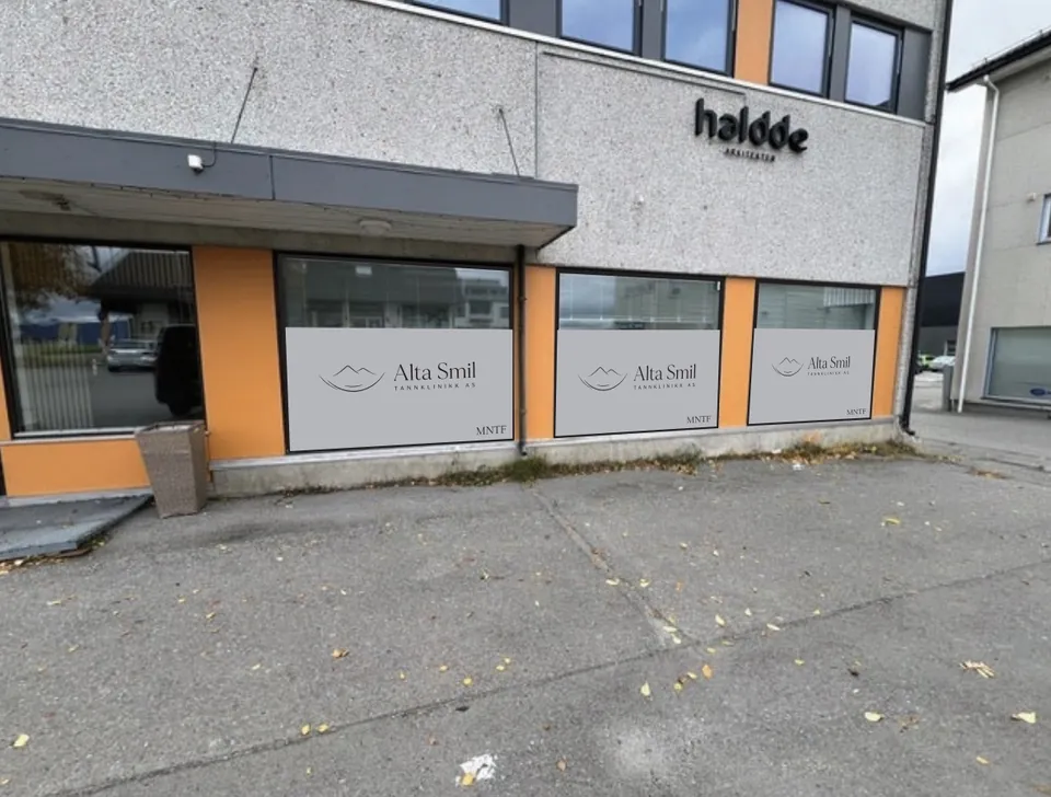 Inngangen til Alta Smil i Sorenskriverveien 11, Alta